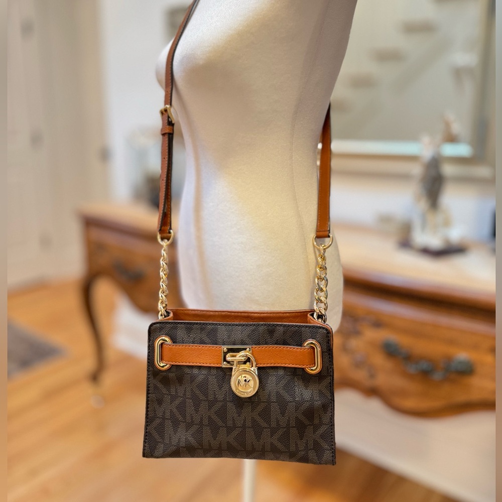 MICHAEL MICHAEL KORS Hamilton Small Logo Messenger Crossbody • Brown/Acorn